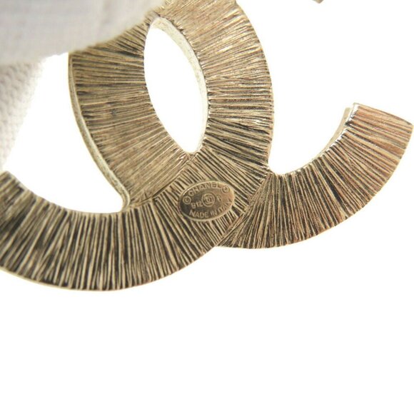 CHANEL Gold Logo Brooch - Picture 6 of 6
